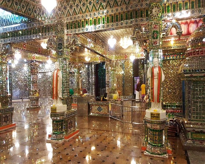 Интерьер храма Арулмигу-Шри-Раджакалиамман в Джохор-Бару, Малайзия
