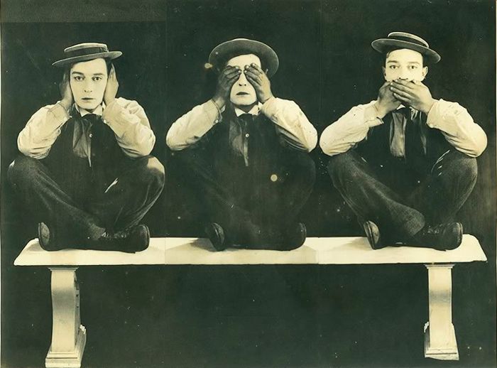 Бастер Китон в позах трех обезьян. Фотограф Артур Райс