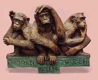 Статуэтка трех обезьян услышь, увидь, молчи