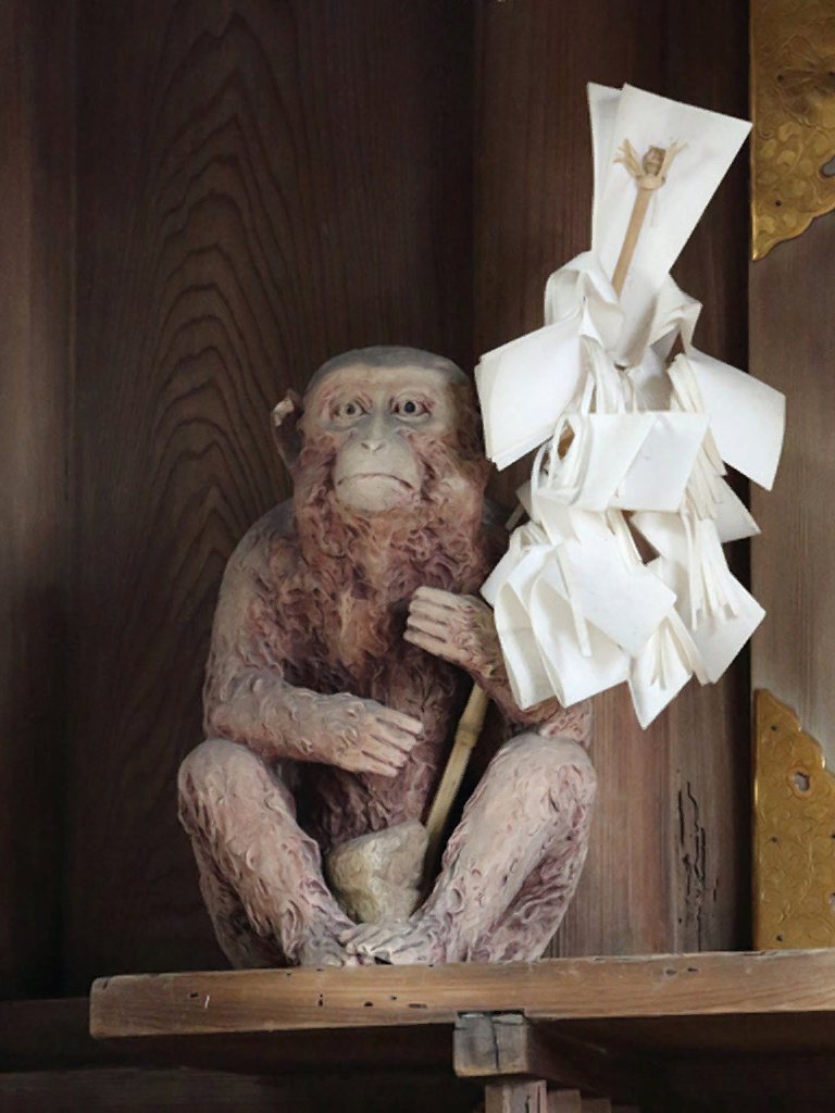 Святилище Сарутахико-дзиндзя, «скульптура обезьяны с гохэй»