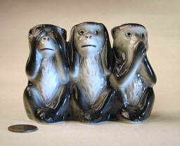 Фарфоровая статуэтка три обезьяны