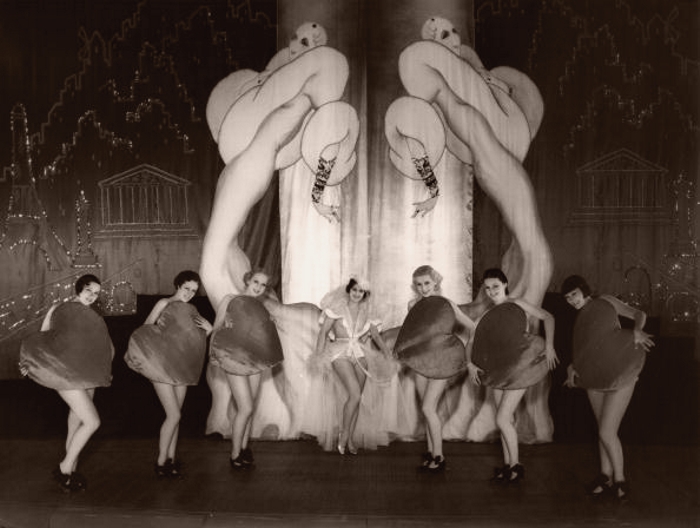 Шоу «Voila! Les Dames» в театре «Принц Уэльский», 1935 г.